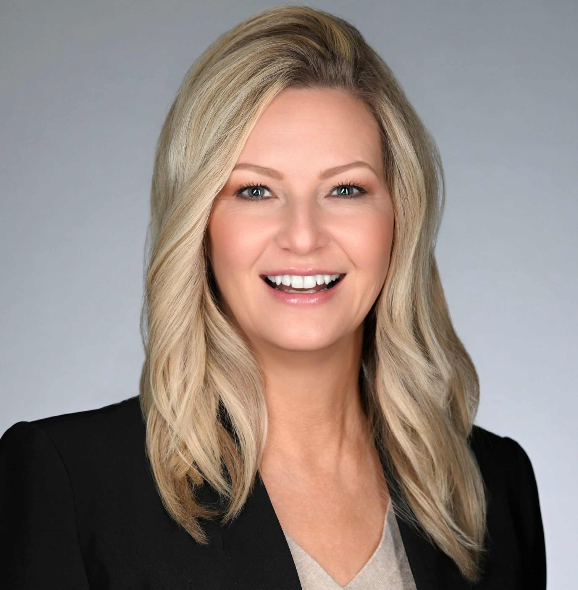 Amber Dahle headshot